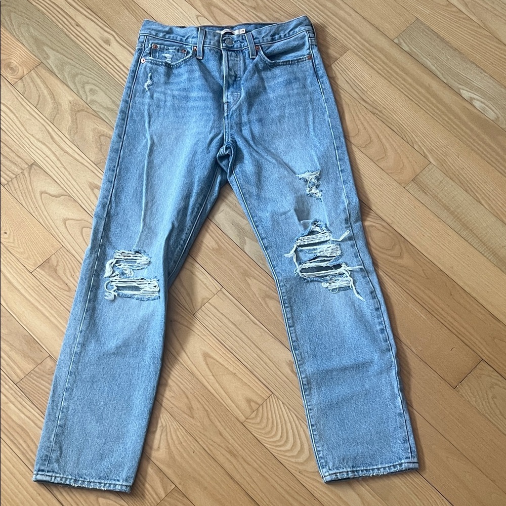 Levis Light Wash Wedgie Straight size 28